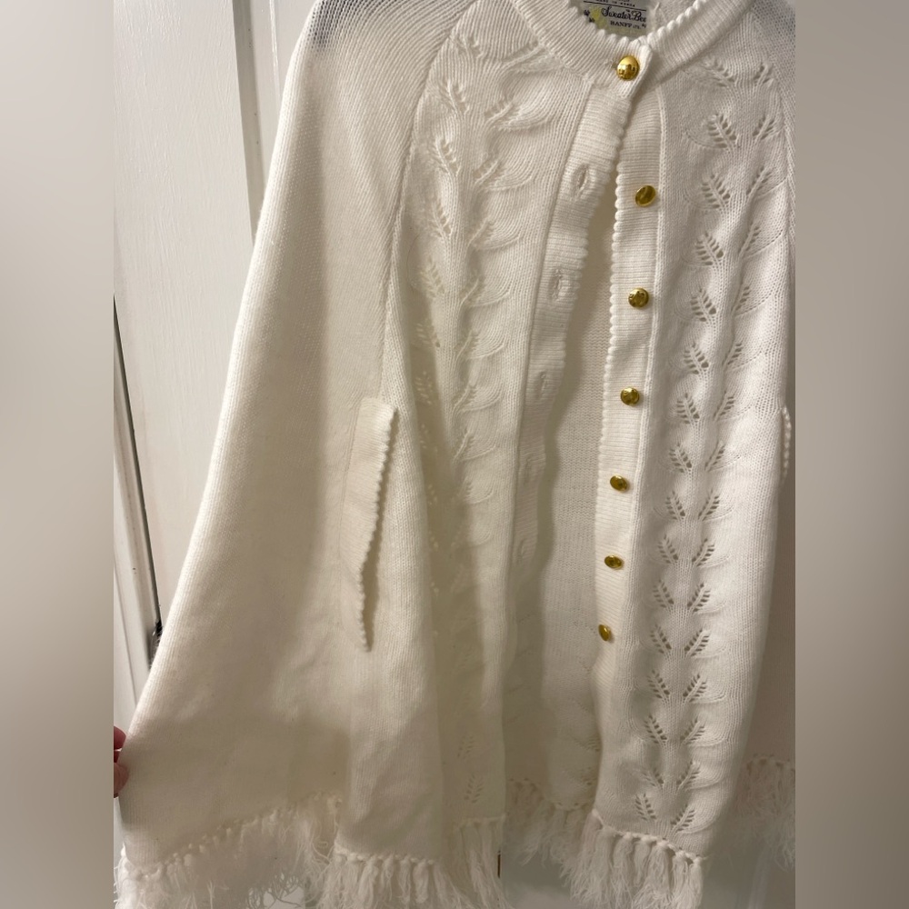 Vintage Sweater Bee By Banff Cape with Fringe - Picture 4 of 7